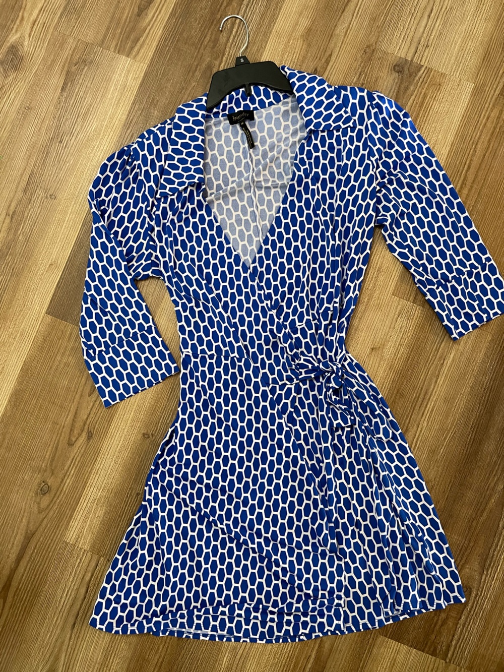 Laundry by Design Honeycomb Blue & White 3/4 Sleeve Wrap Midi Dress Size 10 - Picture 2 of 9